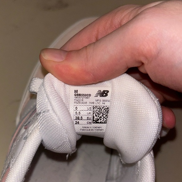 Baby pink new balance 550 size 6Y - Picture 3 of 3